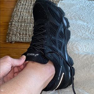 ASICS gel-cumulus 16 black ladies 9.5